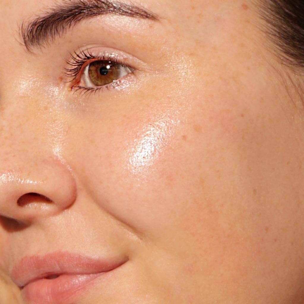 organic skincare model showing glowing skin after applying spf 30 face cream